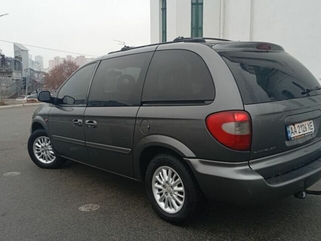 Сірий Крайслер Voyager, об'ємом двигуна 2.8 л та пробігом 355 тис. км за 5323 $, фото 5 на Automoto.ua