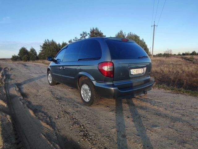 Сірий Крайслер Voyager, об'ємом двигуна 2.8 л та пробігом 400 тис. км за 5300 $, фото 3 на Automoto.ua