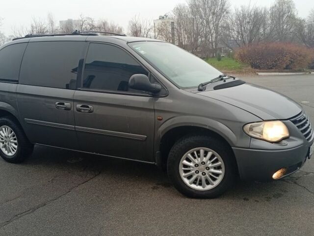 Сірий Крайслер Voyager, об'ємом двигуна 2.8 л та пробігом 355 тис. км за 5323 $, фото 3 на Automoto.ua