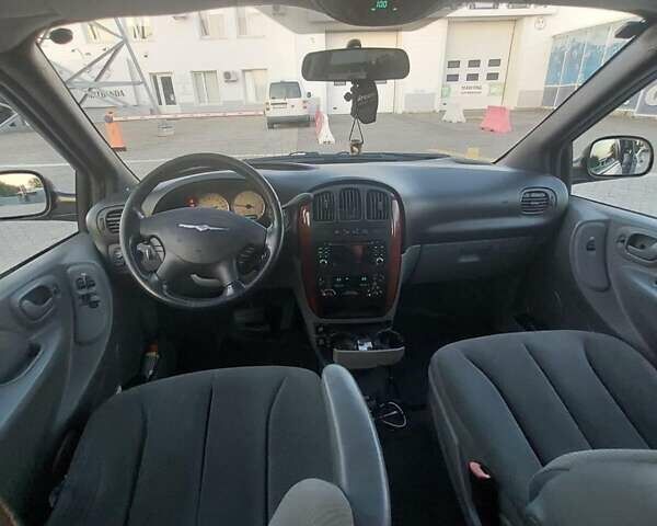 Серый Крайслер Вояджер, объемом двигателя 2.78 л и пробегом 250 тыс. км за 5900 $, фото 10 на Automoto.ua