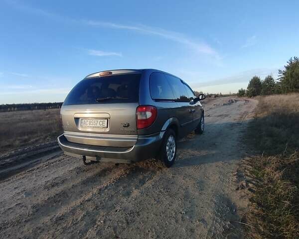 Серый Крайслер Вояджер, объемом двигателя 2.78 л и пробегом 400 тыс. км за 5300 $, фото 4 на Automoto.ua