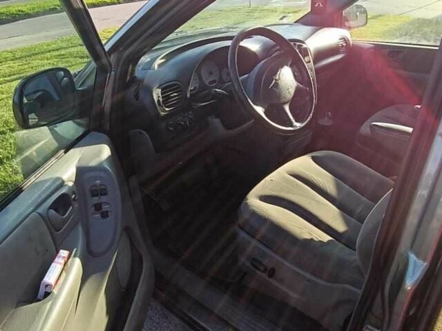 Сірий Крайслер Voyager, об'ємом двигуна 3.3 л та пробігом 300 тис. км за 1900 $, фото 1 на Automoto.ua