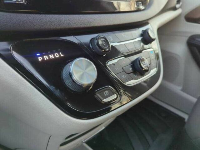 Сірий Крайслер Voyager, об'ємом двигуна 3.6 л та пробігом 34 тис. км за 2400 $, фото 6 на Automoto.ua