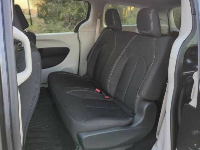 Сірий Крайслер Voyager, об'ємом двигуна 3.6 л та пробігом 34 тис. км за 2400 $, фото 9 на Automoto.ua