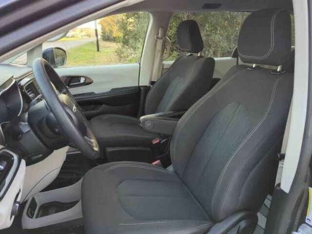 Сірий Крайслер Voyager, об'ємом двигуна 3.6 л та пробігом 34 тис. км за 2400 $, фото 4 на Automoto.ua