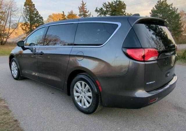 Сірий Крайслер Voyager, об'ємом двигуна 3.6 л та пробігом 34 тис. км за 2400 $, фото 1 на Automoto.ua