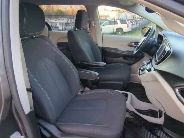 Сірий Крайслер Voyager, об'ємом двигуна 3.6 л та пробігом 34 тис. км за 2400 $, фото 8 на Automoto.ua