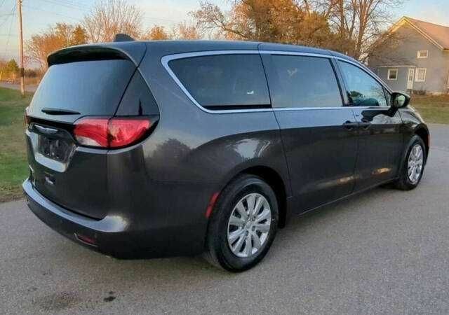 Сірий Крайслер Voyager, об'ємом двигуна 3.6 л та пробігом 34 тис. км за 2400 $, фото 2 на Automoto.ua