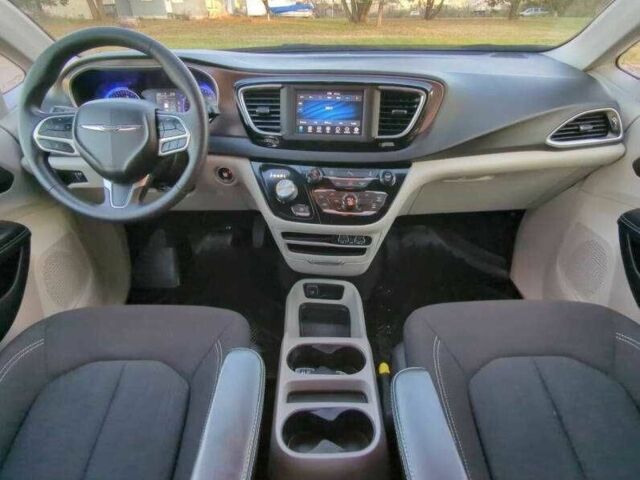 Сірий Крайслер Voyager, об'ємом двигуна 3.6 л та пробігом 34 тис. км за 2400 $, фото 5 на Automoto.ua