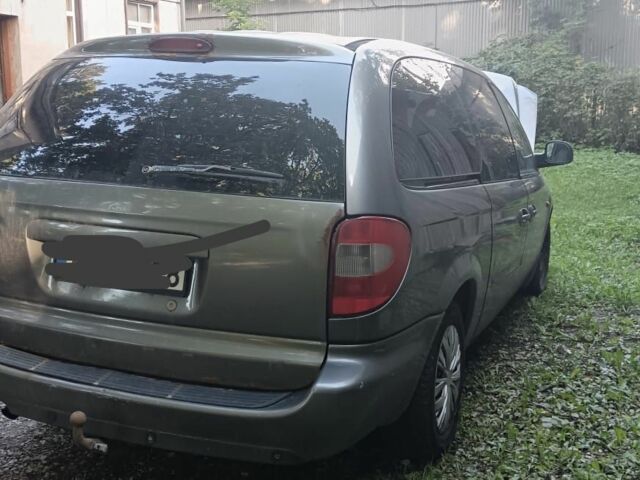 Серый Крайслер Вояджер, объемом двигателя 3.3 л и пробегом 300 тыс. км за 1786 $, фото 2 на Automoto.ua