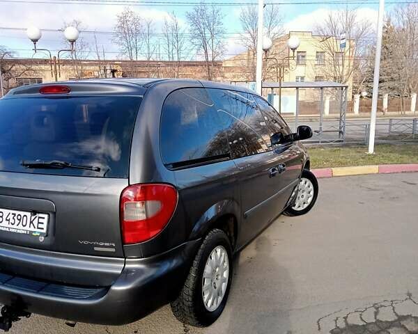 Серый Крайслер Вояджер, объемом двигателя 2.78 л и пробегом 320 тыс. км за 6000 $, фото 4 на Automoto.ua