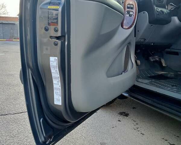 Серый Крайслер Вояджер, объемом двигателя 2.78 л и пробегом 320 тыс. км за 6000 $, фото 20 на Automoto.ua