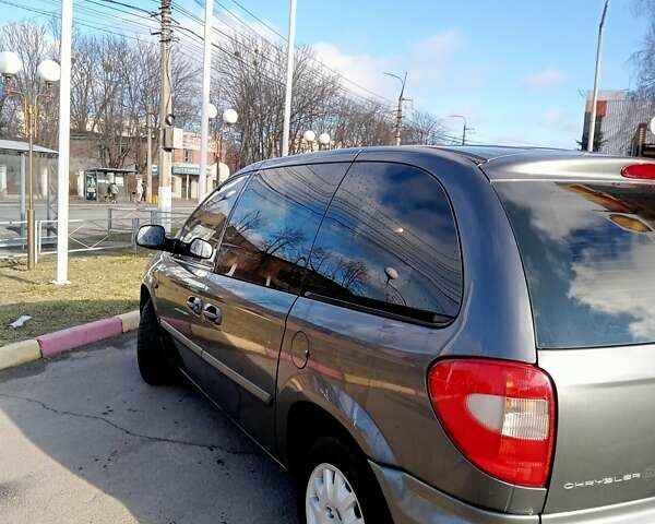 Серый Крайслер Вояджер, объемом двигателя 2.78 л и пробегом 320 тыс. км за 6000 $, фото 2 на Automoto.ua