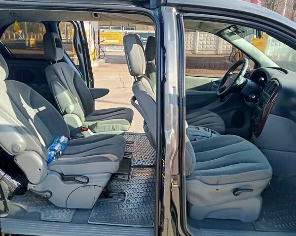 Серый Крайслер Вояджер, объемом двигателя 2.78 л и пробегом 320 тыс. км за 6000 $, фото 9 на Automoto.ua