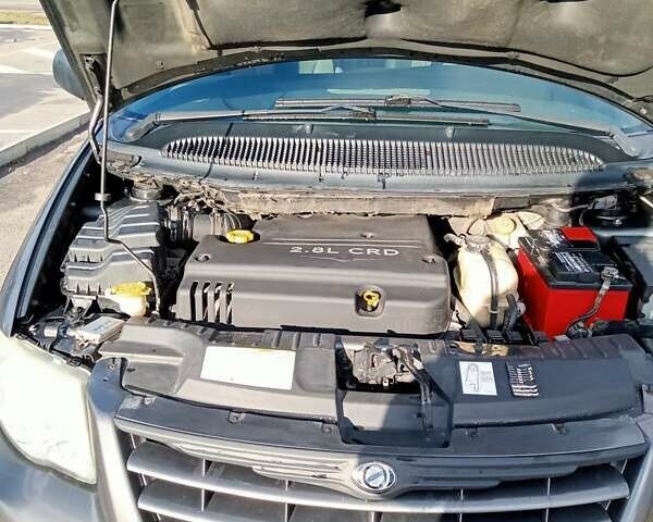 Серый Крайслер Вояджер, объемом двигателя 2.78 л и пробегом 320 тыс. км за 6000 $, фото 8 на Automoto.ua