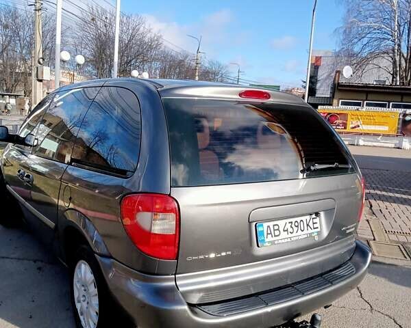 Серый Крайслер Вояджер, объемом двигателя 2.78 л и пробегом 320 тыс. км за 6000 $, фото 3 на Automoto.ua