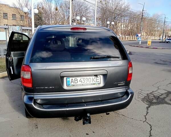 Серый Крайслер Вояджер, объемом двигателя 2.78 л и пробегом 320 тыс. км за 6000 $, фото 5 на Automoto.ua