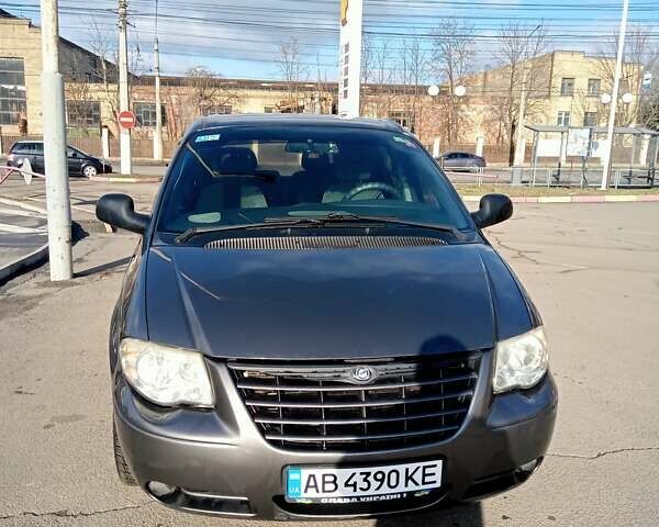 Серый Крайслер Вояджер, объемом двигателя 2.78 л и пробегом 320 тыс. км за 6000 $, фото 28 на Automoto.ua