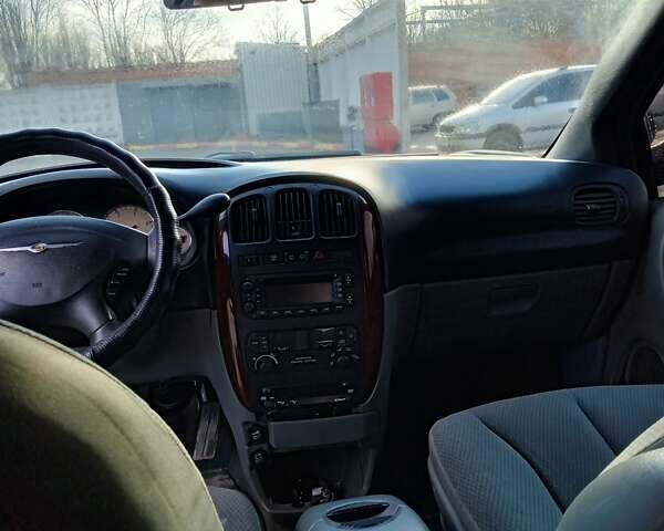 Серый Крайслер Вояджер, объемом двигателя 2.78 л и пробегом 320 тыс. км за 6000 $, фото 14 на Automoto.ua