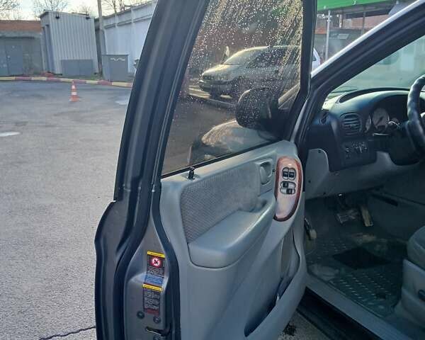 Серый Крайслер Вояджер, объемом двигателя 2.78 л и пробегом 320 тыс. км за 6000 $, фото 21 на Automoto.ua