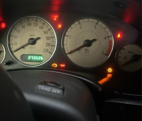 Серый Крайслер Вояджер, объемом двигателя 2.5 л и пробегом 270 тыс. км за 750 $, фото 3 на Automoto.ua