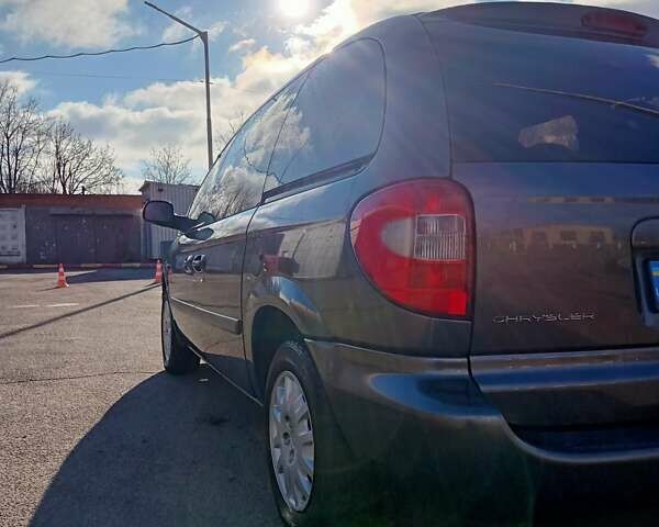 Серый Крайслер Вояджер, объемом двигателя 2.78 л и пробегом 320 тыс. км за 6000 $, фото 24 на Automoto.ua