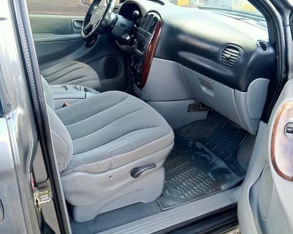 Серый Крайслер Вояджер, объемом двигателя 2.78 л и пробегом 320 тыс. км за 6000 $, фото 13 на Automoto.ua