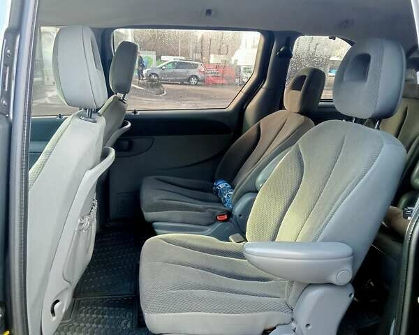 Серый Крайслер Вояджер, объемом двигателя 2.78 л и пробегом 320 тыс. км за 6000 $, фото 16 на Automoto.ua