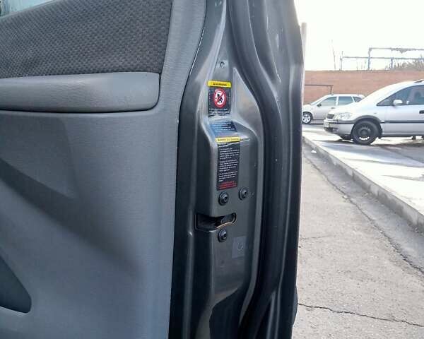 Серый Крайслер Вояджер, объемом двигателя 2.78 л и пробегом 320 тыс. км за 6000 $, фото 12 на Automoto.ua