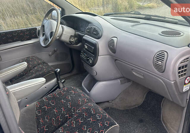 Крайслер Вояджер 2000 в Киеве на Automoto.ua Синий Крайслер Вояджер, объемом двигателя 2.5 л и пробегом 300 тыс. км за 2500 $, фото 1 на Automoto.ua