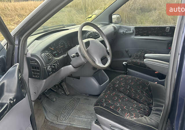 Крайслер Вояджер 2000 в Киеве на Automoto.ua Синий Крайслер Вояджер, объемом двигателя 2.5 л и пробегом 300 тыс. км за 2500 $, фото 7 на Automoto.ua