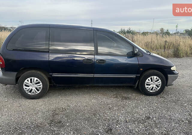 Крайслер Вояджер 2000 в Киеве на Automoto.ua Синий Крайслер Вояджер, объемом двигателя 2.5 л и пробегом 300 тыс. км за 2500 $, фото 5 на Automoto.ua