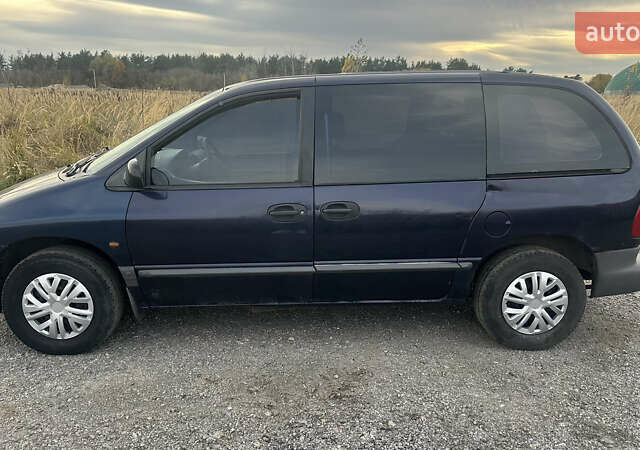 Крайслер Вояджер 2000 в Киеве на Automoto.ua Синий Крайслер Вояджер, объемом двигателя 2.5 л и пробегом 300 тыс. км за 2500 $, фото 10 на Automoto.ua