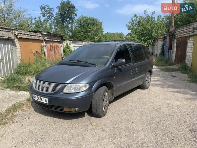 Синий Крайслер Вояджер, объемом двигателя 2.5 л и пробегом 450 тыс. км за 3700 $, фото 1 на Automoto.ua