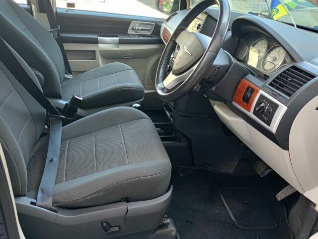 Синий Крайслер Вояджер, объемом двигателя 2.8 л и пробегом 220 тыс. км за 2865 $, фото 4 на Automoto.ua