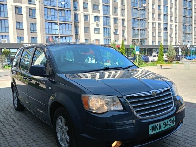 Синий Крайслер Вояджер, объемом двигателя 2.8 л и пробегом 220 тыс. км за 2865 $, фото 1 на Automoto.ua