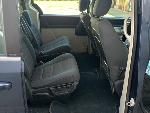 Синий Крайслер Вояджер, объемом двигателя 2.8 л и пробегом 220 тыс. км за 2865 $, фото 5 на Automoto.ua