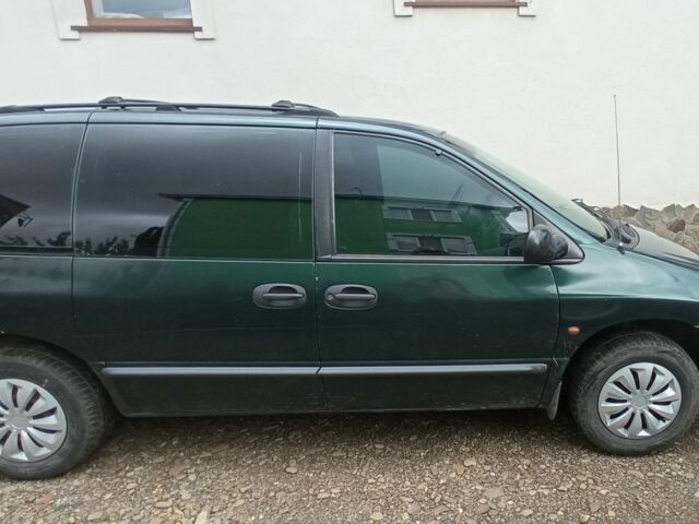 Зеленый Крайслер Вояджер, объемом двигателя 0 л и пробегом 320 тыс. км за 2526 $, фото 1 на Automoto.ua