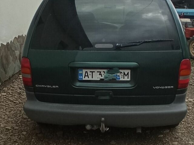 Зеленый Крайслер Вояджер, объемом двигателя 0 л и пробегом 320 тыс. км за 2526 $, фото 2 на Automoto.ua