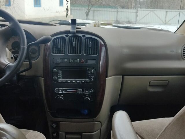 Зеленый Крайслер Вояджер, объемом двигателя 2.4 л и пробегом 445 тыс. км за 1310 $, фото 4 на Automoto.ua