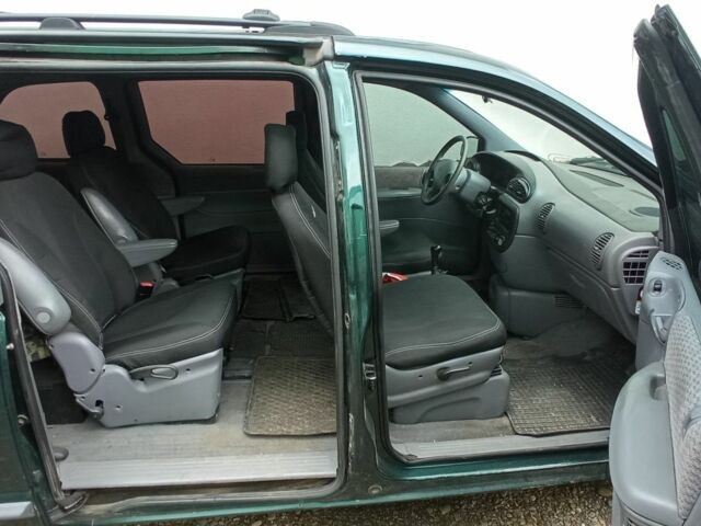 Зеленый Крайслер Вояджер, объемом двигателя 0 л и пробегом 320 тыс. км за 2526 $, фото 3 на Automoto.ua