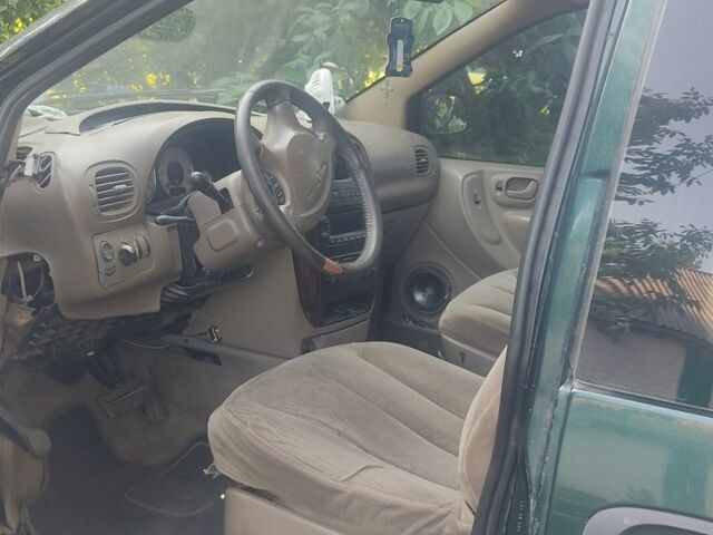 Зеленый Крайслер Вояджер, объемом двигателя 2.4 л и пробегом 445 тыс. км за 1310 $, фото 6 на Automoto.ua