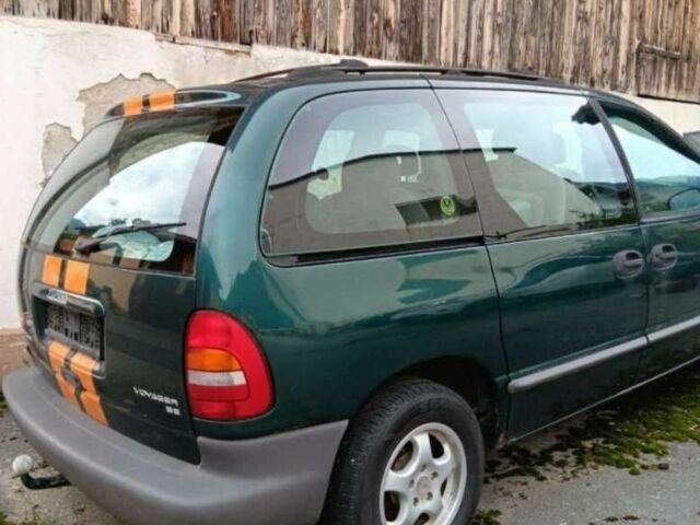 Зеленый Крайслер Вояджер, объемом двигателя 0 л и пробегом 170 тыс. км за 1160 $, фото 1 на Automoto.ua