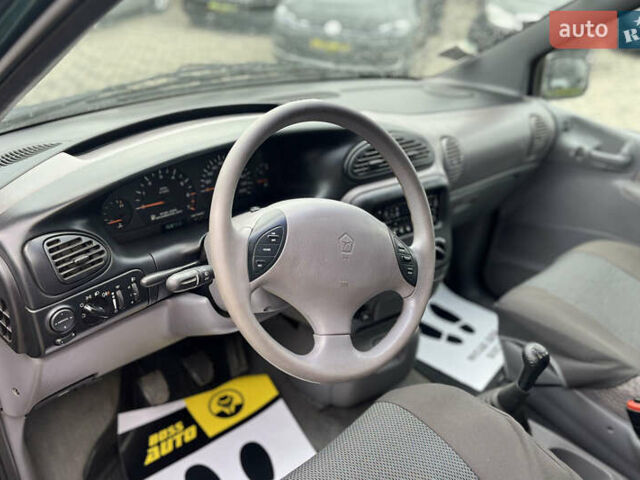 Крайслер Voyager 1999 у Мукачеве на Automoto.ua Зелений Крайслер Voyager, об'ємом двигуна 2.5 л та пробігом 158 тис. км за 5300 $, фото 13 на Automoto.ua