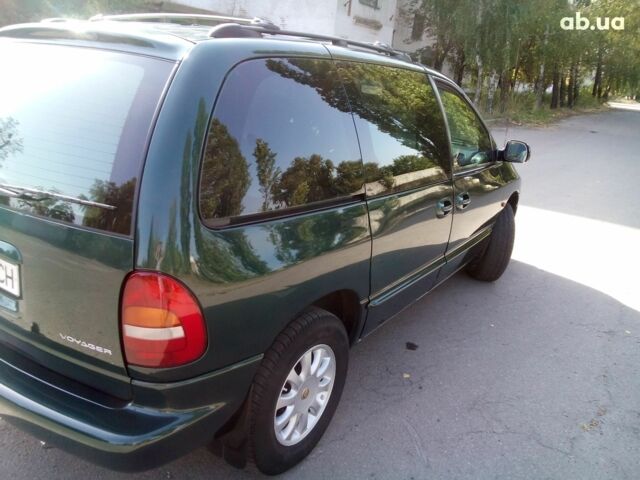 Крайслер Вояджер 1999 в Лубнах на Automoto.ua Зеленый Крайслер Вояджер, объемом двигателя 2 л и пробегом 300 тыс. км за 4150 $, фото 1 на Automoto.ua