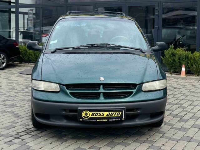 Зеленый Крайслер Вояджер, объемом двигателя 2.5 л и пробегом 158 тыс. км за 5300 $, фото 1 на Automoto.ua