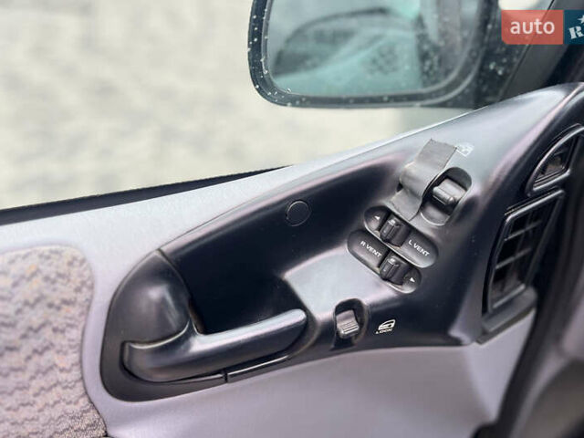 Крайслер Voyager 1999 у Мукачеве на Automoto.ua Зелений Крайслер Voyager, об'ємом двигуна 2.5 л та пробігом 158 тис. км за 5300 $, фото 12 на Automoto.ua