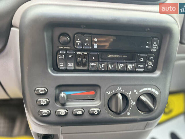 Крайслер Voyager 1999 у Мукачеве на Automoto.ua Зелений Крайслер Voyager, об'ємом двигуна 2.5 л та пробігом 158 тис. км за 5300 $, фото 16 на Automoto.ua