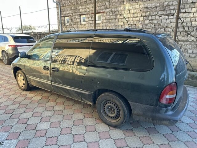 Зелений Крайслер Voyager, об'ємом двигуна 2.5 л та пробігом 420 тис. км за 2150 $, фото 4 на Automoto.ua