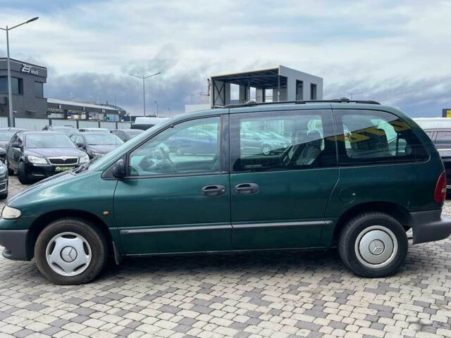 Зеленый Крайслер Вояджер, объемом двигателя 2.5 л и пробегом 158 тыс. км за 5300 $, фото 3 на Automoto.ua